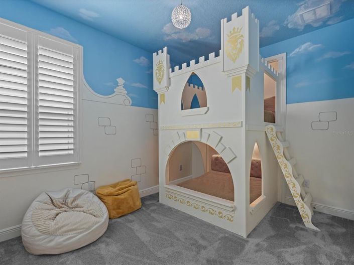 Image No.17-6 Bed Property for sale