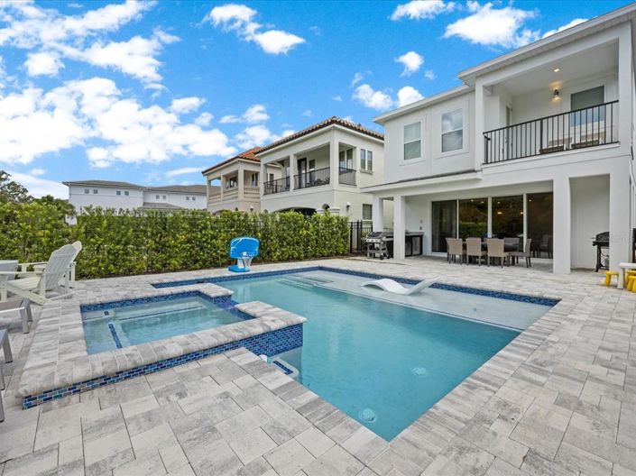 Image No.30-6 Bed Property for sale