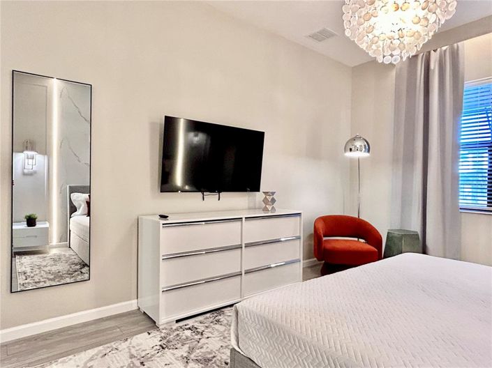 Image No.14-8 Bed Property for sale