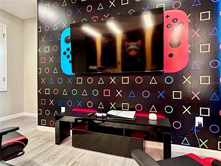 Image No.17-8 Bed Property for sale