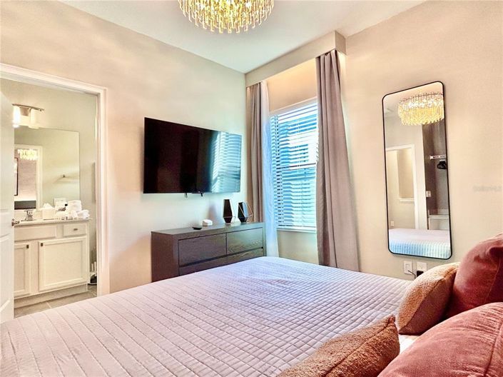 Image No.23-8 Bed Property for sale