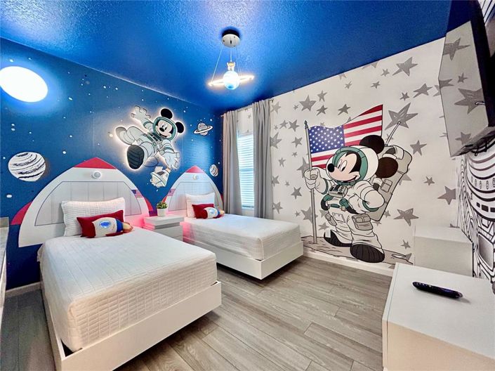 Image No.30-8 Bed Property for sale