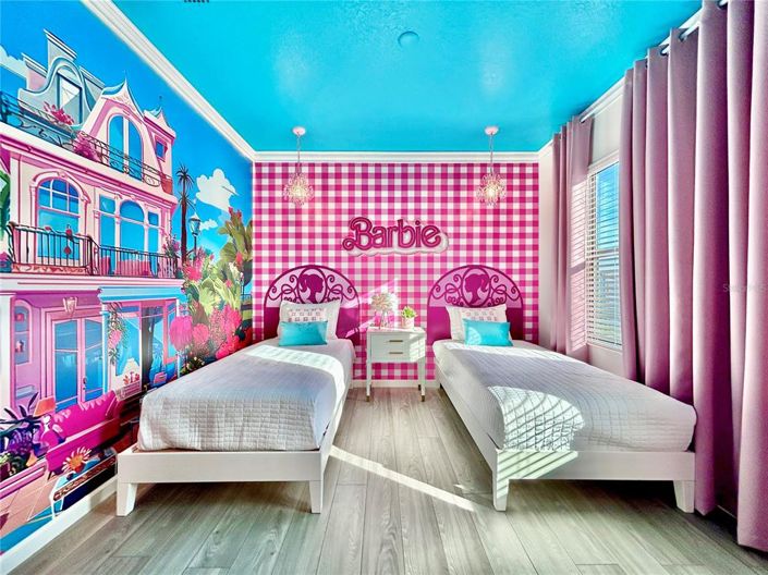 Image No.35-8 Bed Property for sale