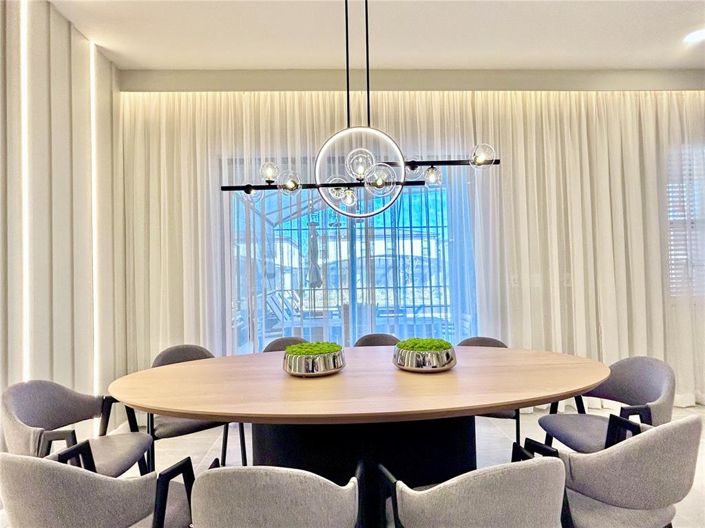 Image No.9-8 Bed Property for sale