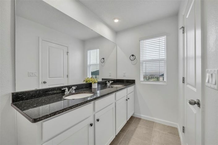 Image No.24-3 Bed Townhouse for sale