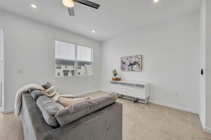 Image No.8-3 Bed Townhouse for sale