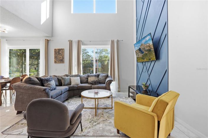 Image No.17-8 Bed Property for sale