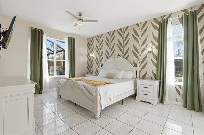 Image No.20-8 Bed Property for sale