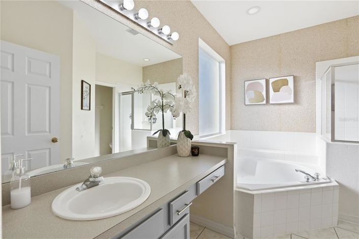 Image No.23-8 Bed Property for sale