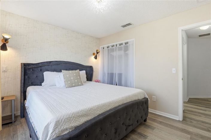 Image No.27-8 Bed Property for sale