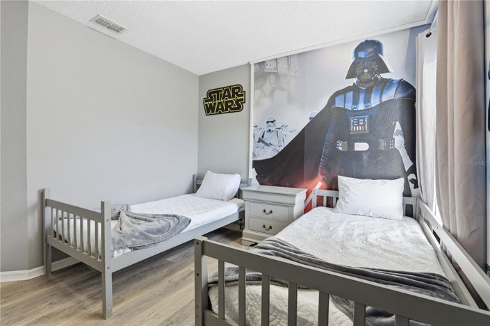 Image No.32-8 Bed Property for sale