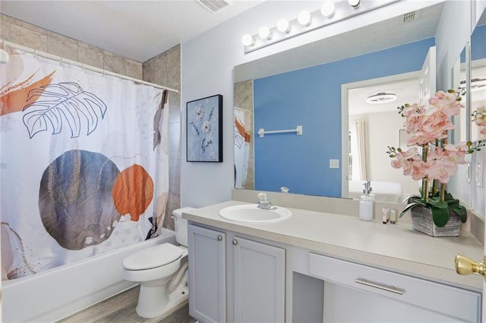 Image No.40-8 Bed Property for sale