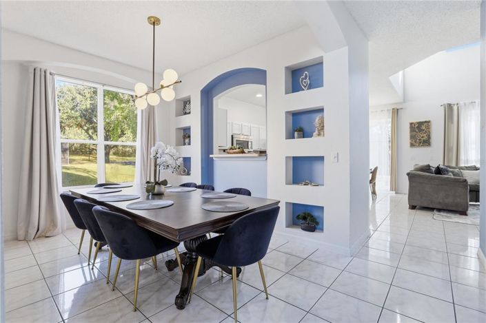 Image No.9-8 Bed Property for sale