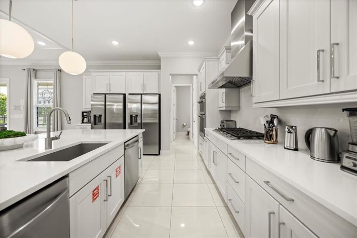 Image No.18-9 Bed Property for sale