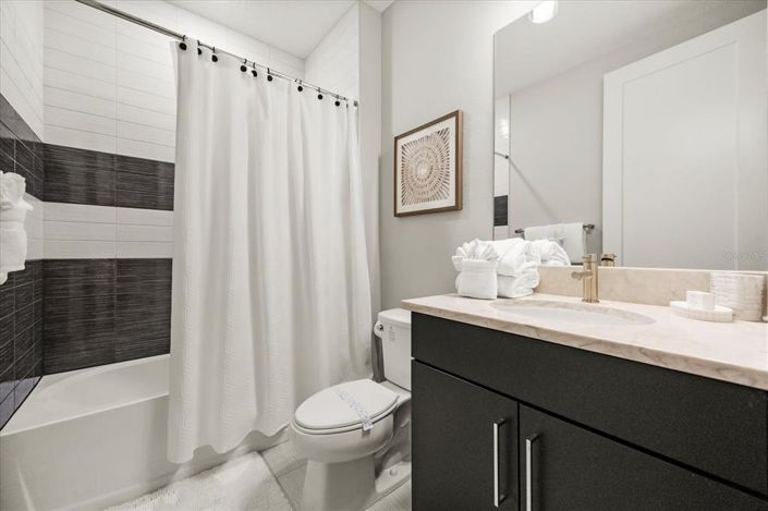 Image No.33-9 Bed Property for sale