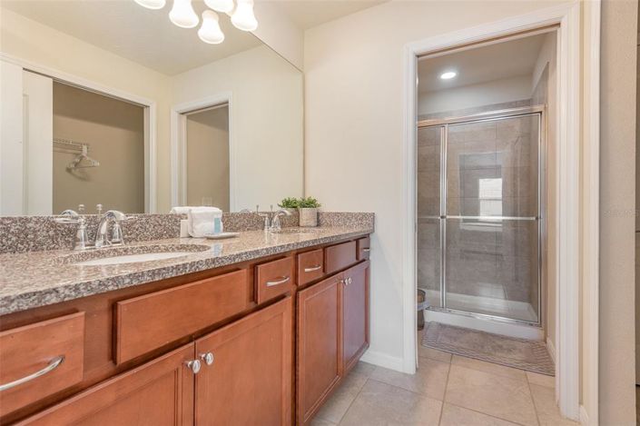 Image No.28-5 Bed Townhouse for sale