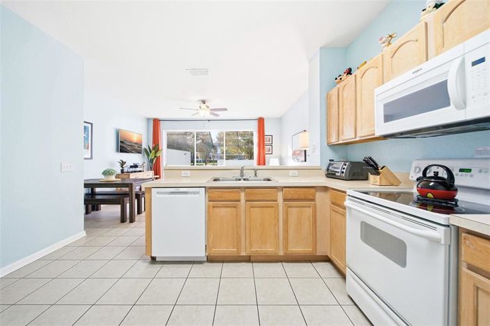 Image No.8-3 Bed Townhouse for sale