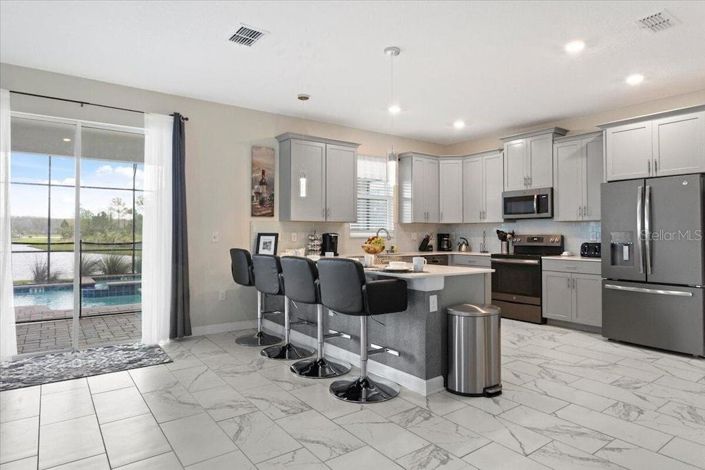 Image No.2-6 Bed Property for sale