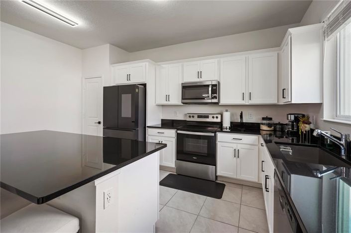 Image No.12-5 Bed Property for sale