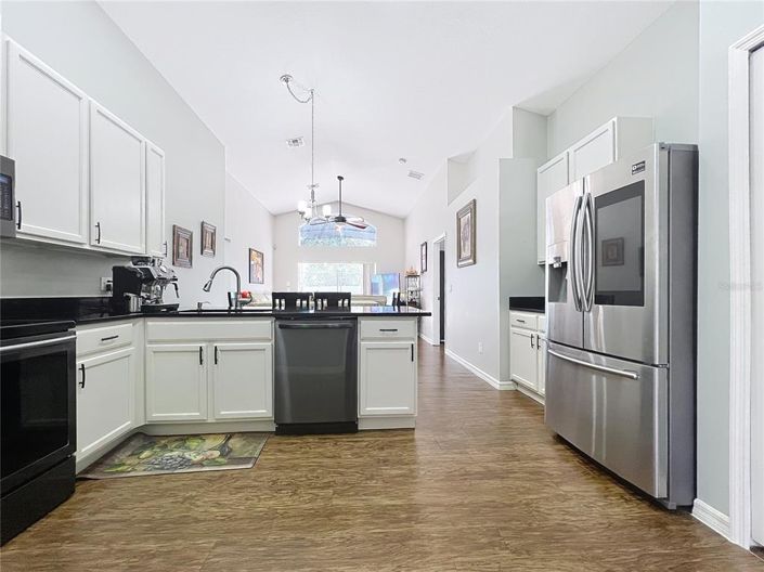 Image No.10-4 Bed Property for sale