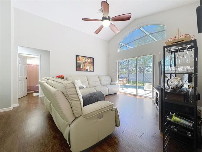 Image No.12-4 Bed Property for sale