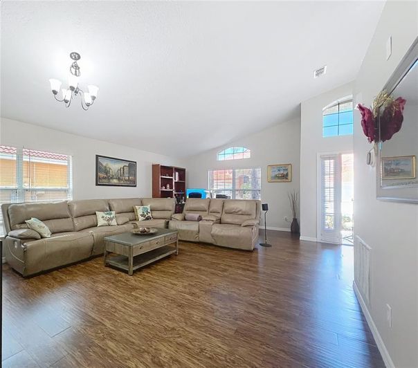 Image No.7-4 Bed Property for sale