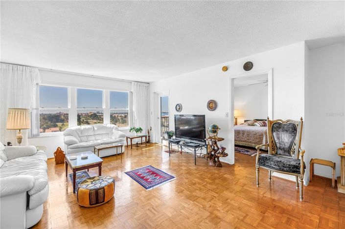 Image No.32-2 Bed Property for sale