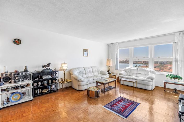 Image No.33-2 Bed Property for sale