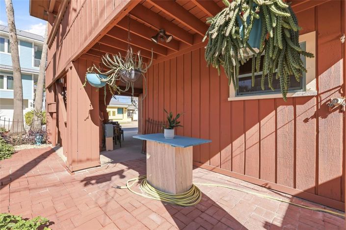 Image No.28-2 Bed Property for sale