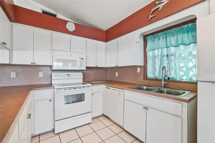 Image No.36-2 Bed Property for sale