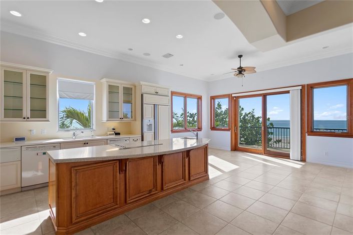 Image No.10-5 Bed Property for sale