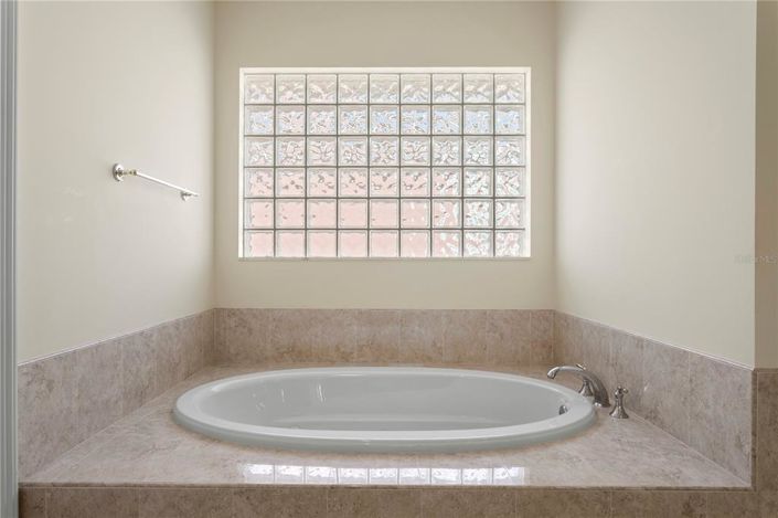 Image No.17-5 Bed Property for sale