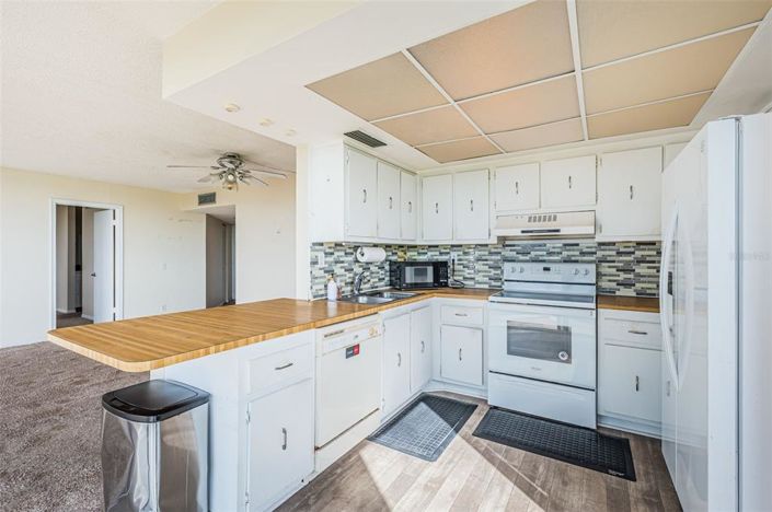 Image No.10-2 Bed Property for sale