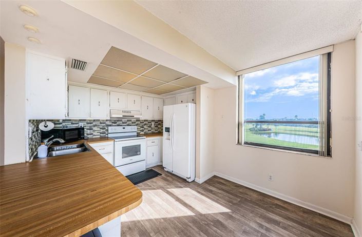 Image No.11-2 Bed Property for sale