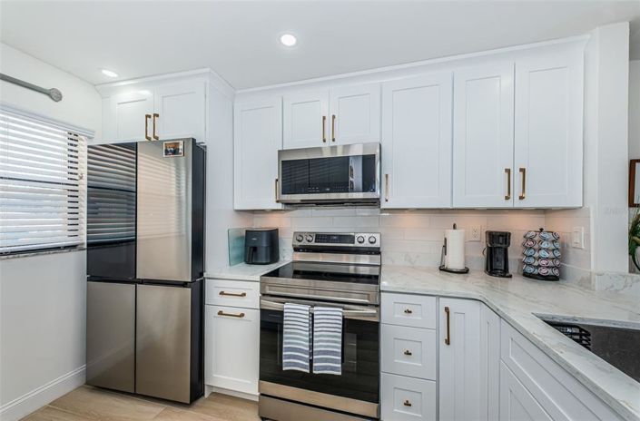 Image No.10-2 Bed Property for sale