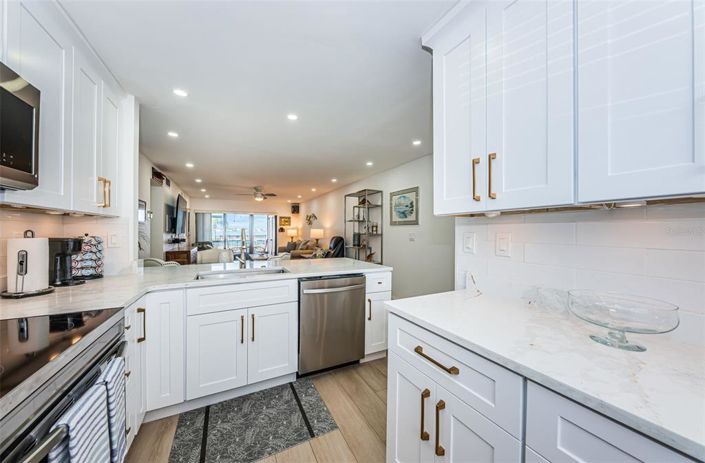 Image No.11-2 Bed Property for sale