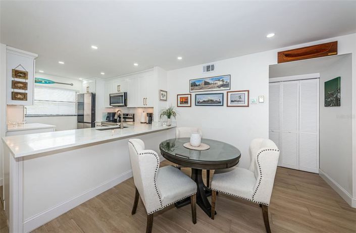 Image No.12-2 Bed Property for sale