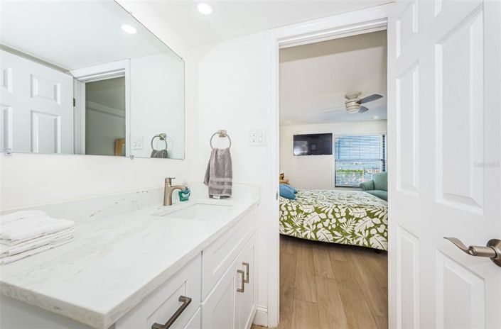 Image No.25-2 Bed Property for sale