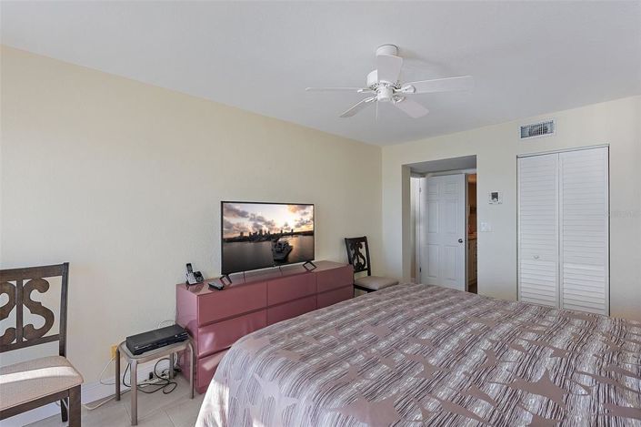 Image No.20-2 Bed Property for sale