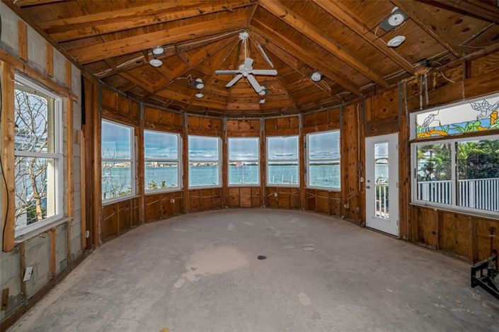 Image No.14-Propriété de 4 chambres à vendre à St. Petersburg