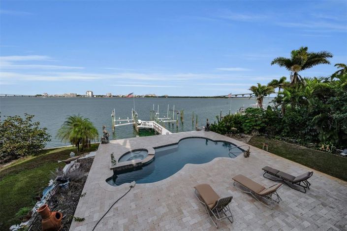 Image No.20-Propriété de 4 chambres à vendre à St. Petersburg