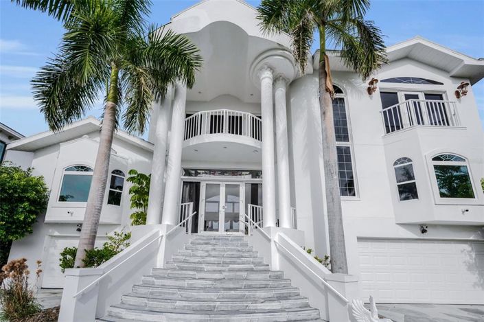 Image No.3-Propriété de 4 chambres à vendre à St. Petersburg