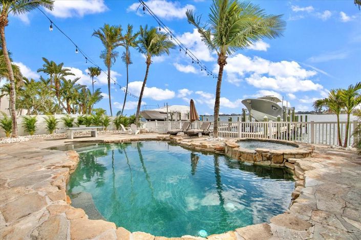 Image No.57-4 Bed Property for sale