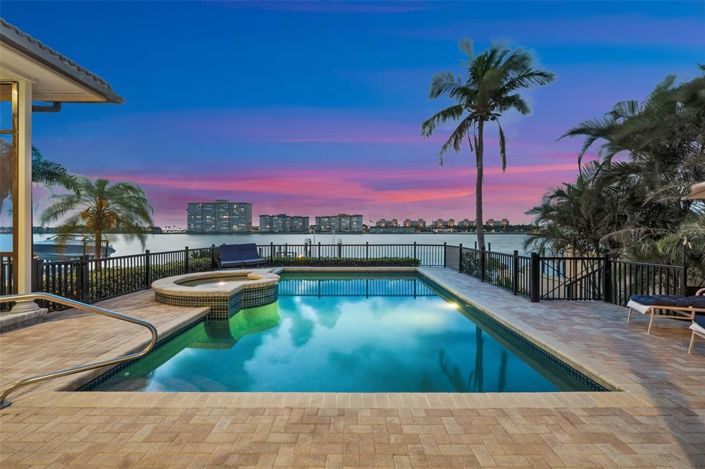 Image No.5-Propriété de 5 chambres à vendre à St. Petersburg