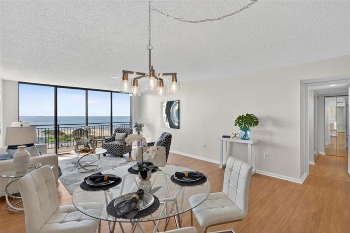 Image No.10-2 Bed Property for sale