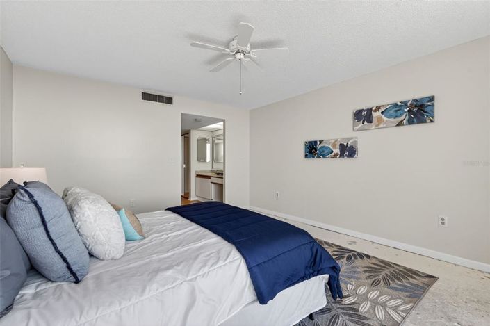 Image No.22-2 Bed Property for sale