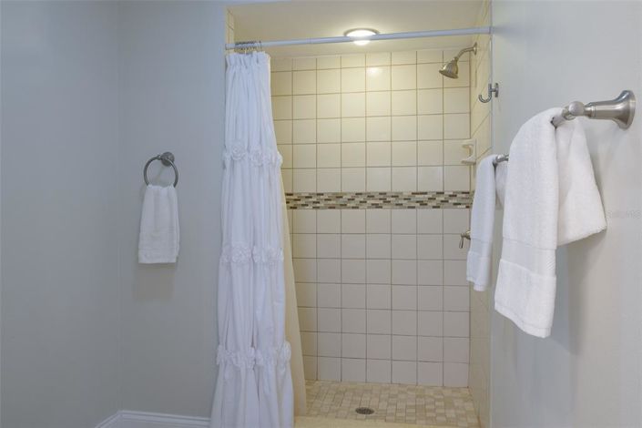 Image No.19-3 Bed Property for sale