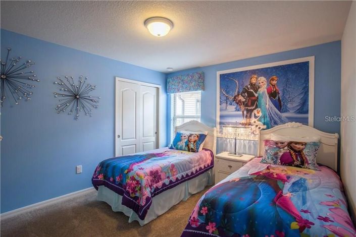 Image No.12-6 Bed Property for sale