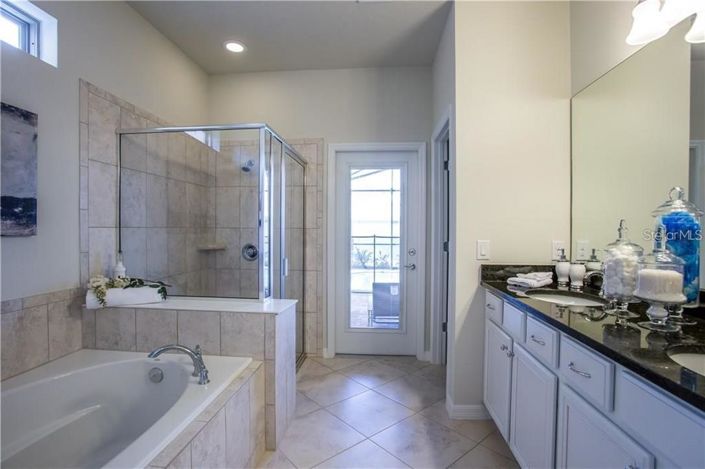 Image No.9-6 Bed Property for sale