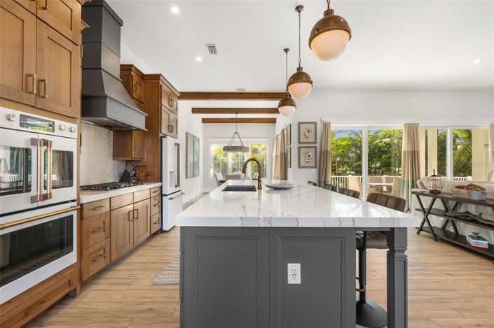 Image No.15-5 Bed Property for sale